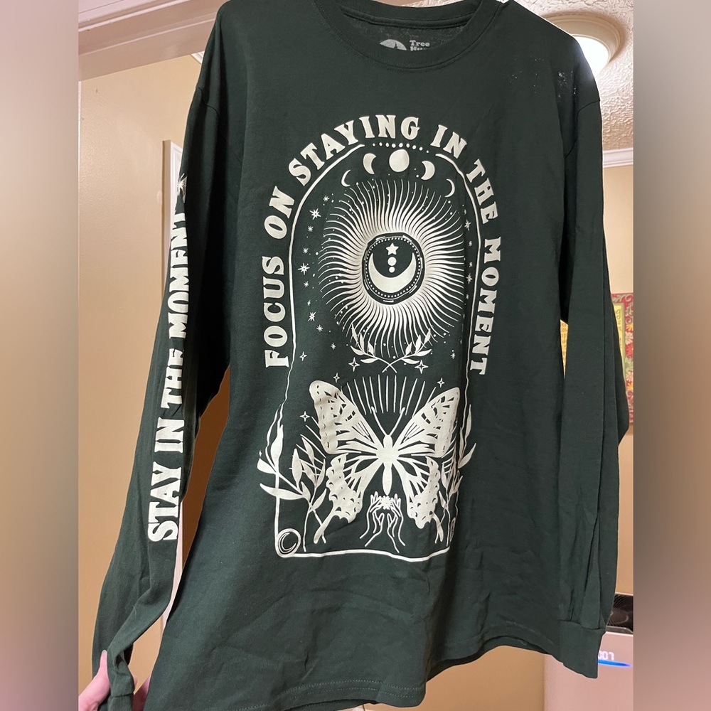 Hunter green long sleeve shirt. Print glows in the dark. Size large.